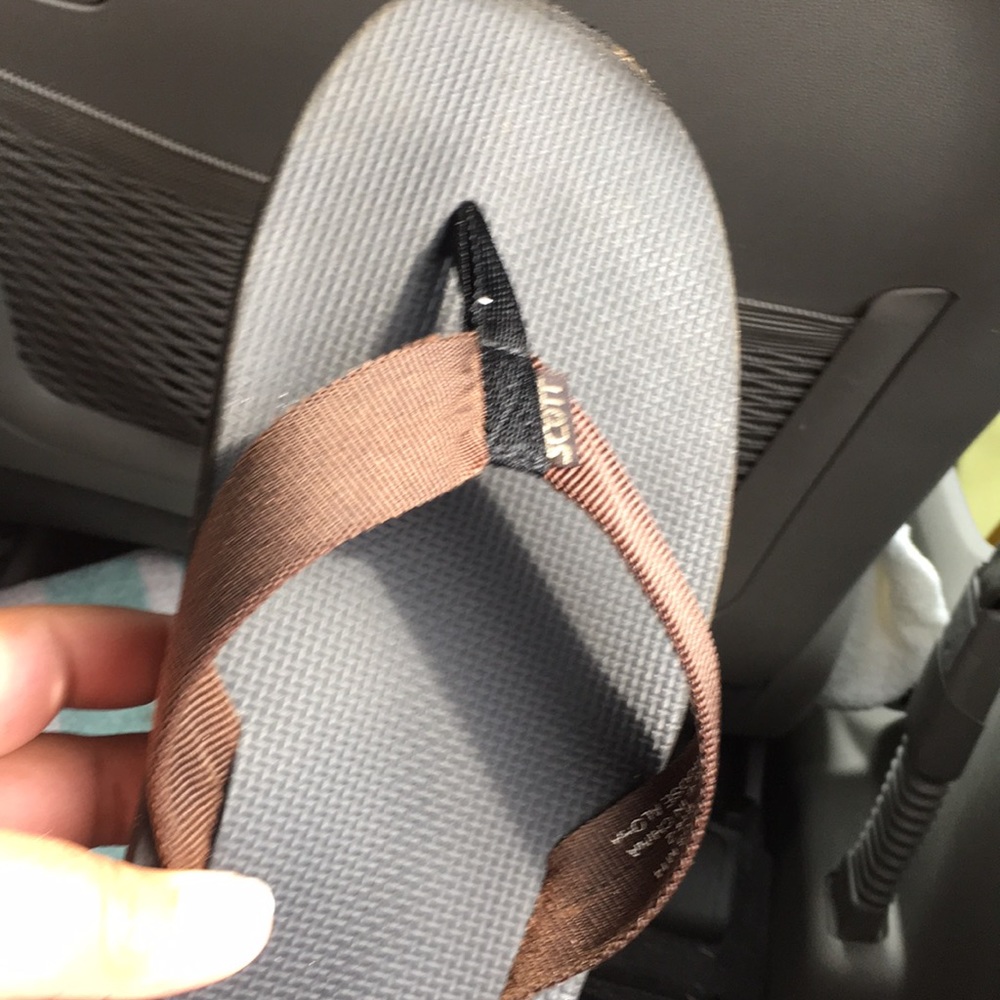 A pare of slippers